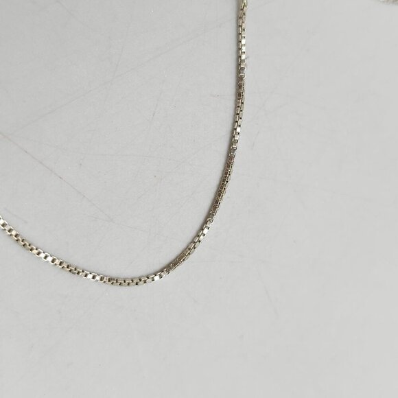 Sterling Silver 18" Box Chain Necklace 925 Italy Lightweight 2g Womens Jewelry - Picture 4 of 7